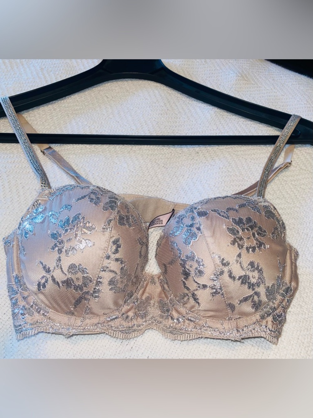 🖤 Victoria's Secret Like New Champagne Metallic Lace Underwire Bra